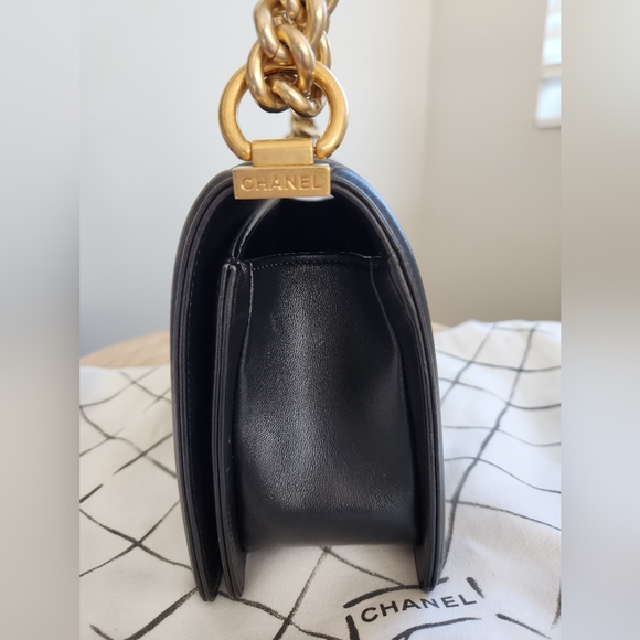 CHANEL Caviar Quilted Medium Boy Flap Black - Picture 8 of 15